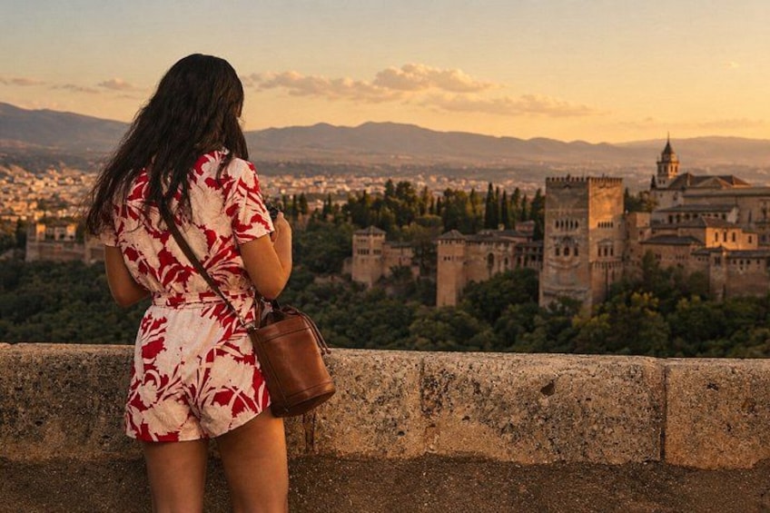 Golden Hour in Granada: Sunset Walking Tour with Play Granada 5