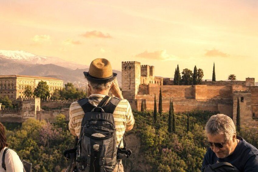 Golden Hour in Granada: Sunset Walking Tour with Play Granada 3