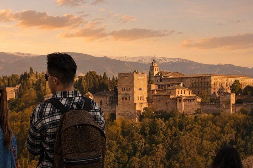 Golden Hour in Granada: Sunset Walking Tour with Play Granada 4