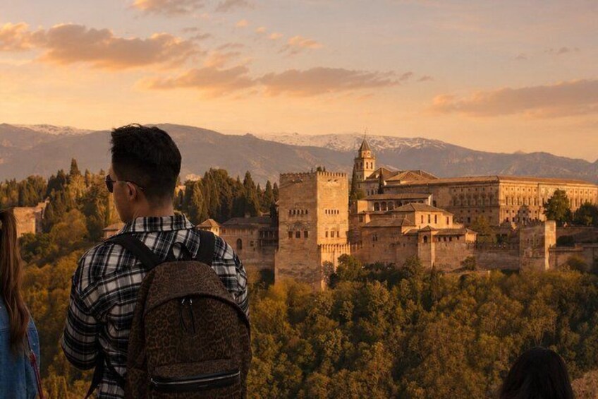 Golden Hour in Granada: Sunset Walking Tour with Play Granada 4