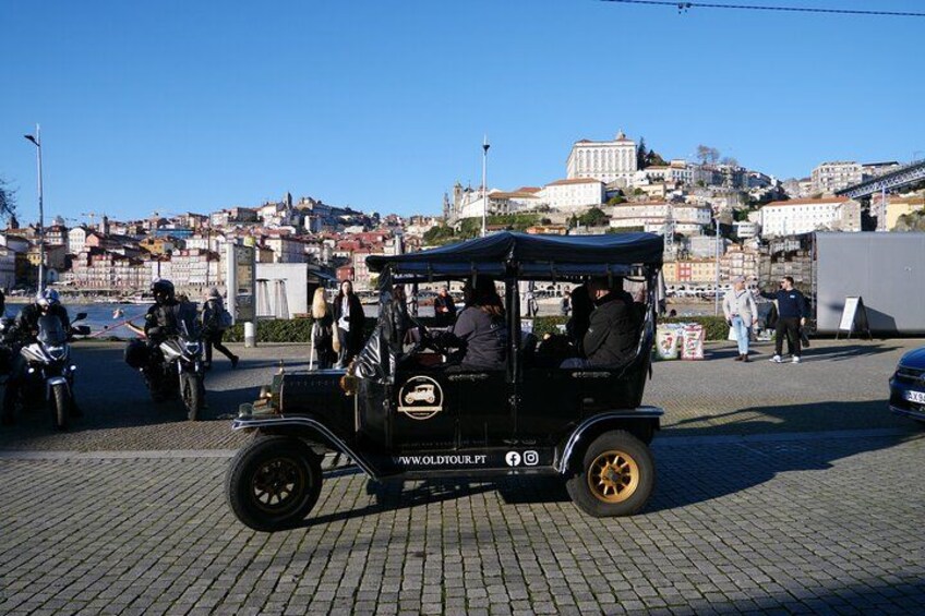Porto: Private Tour of the Historic City in a Classic Ford T 5