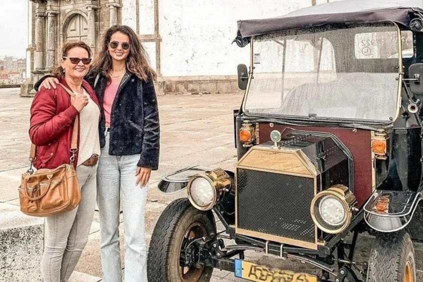 Porto: Private Tour of the Historic City in a Classic Ford T 2