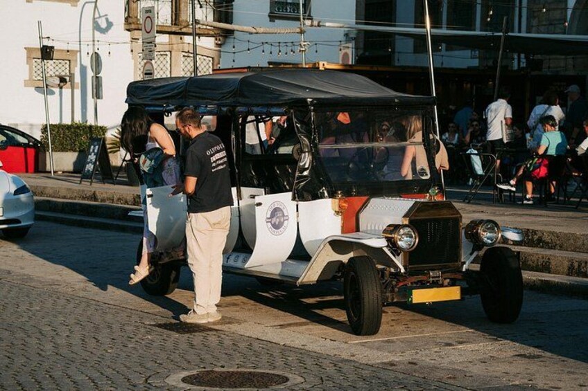 Porto: Private Tour of the Historic City in a Classic Ford T 5