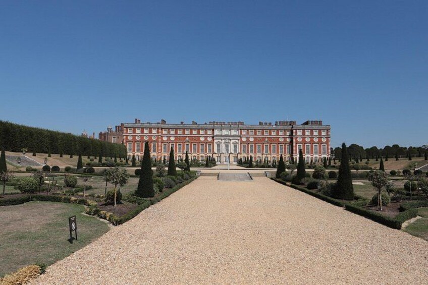 Hampton Court Palace Guided Tour. Full day Entry & Afternoon Tea 2