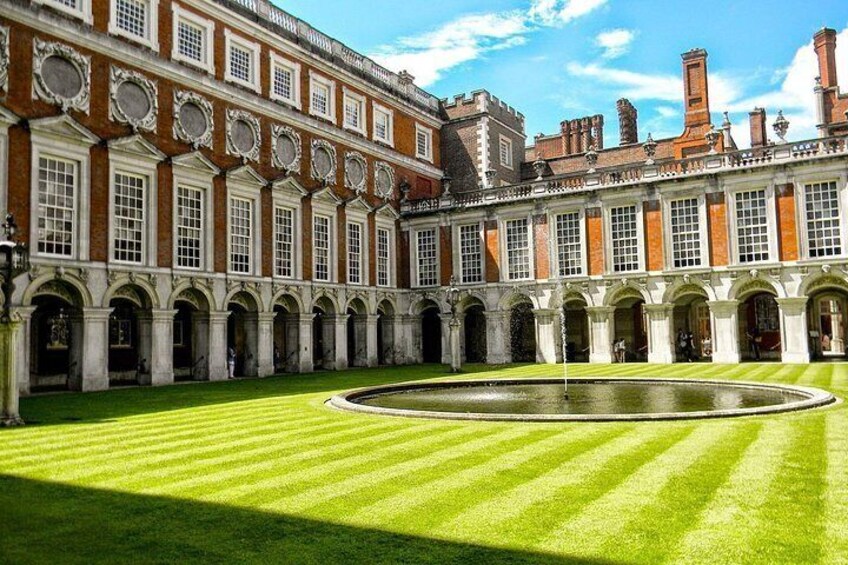 Hampton Court Palace Guided Tour. Full day Entry & Afternoon Tea 3