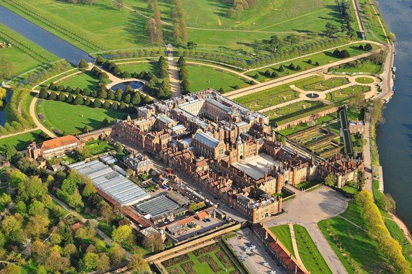 Hampton Court Palace Guided Tour. Full day Entry & Afternoon Tea 1