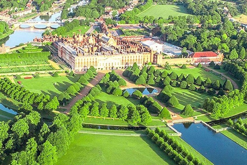 Hampton Court Palace Guided Tour. Full day Entry & Afternoon Tea 2