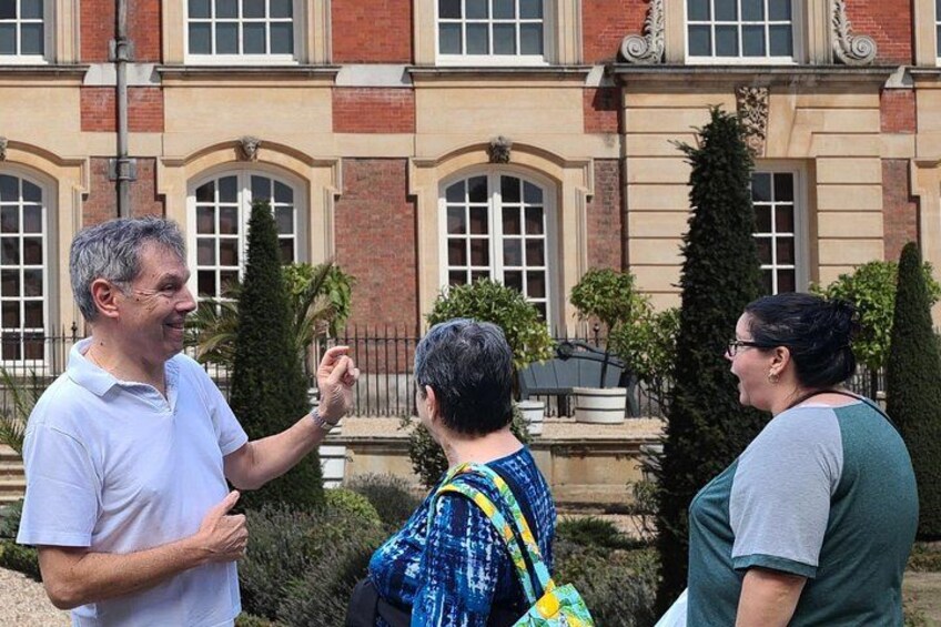 Hampton Court Palace Guided Tour. Full day Entry & Afternoon Tea 2