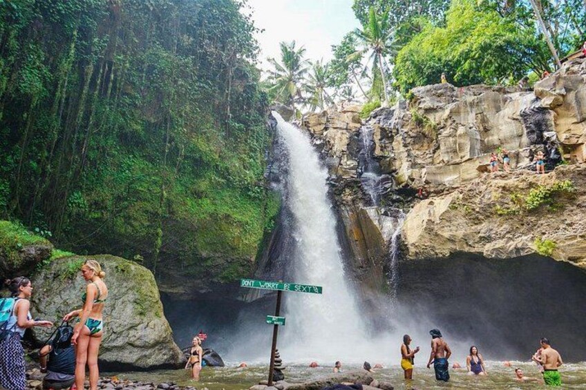 Tegenungan Waterfall 4
