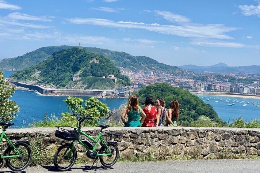 Small-Group Electric Bike Tour in San Sebastián 