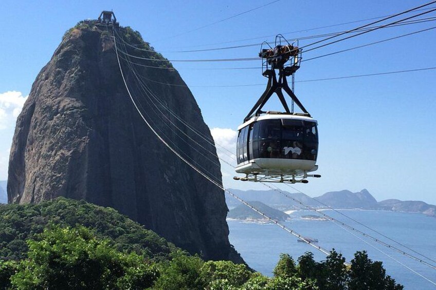 Sugar Loaf Mountain with cable car 1