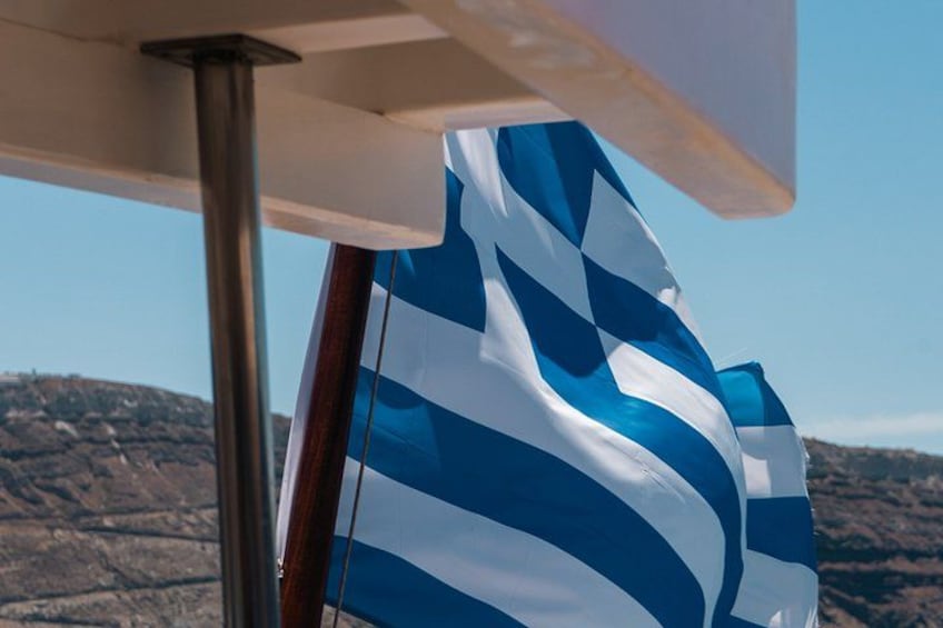 Santorini Volcanic Islands Cruise: Volcano, Hot Springs and Thirassia 1
