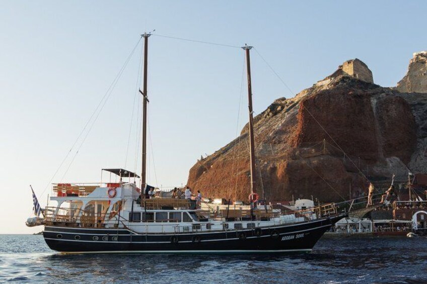 Santorini Volcanic Islands Cruise: Volcano,Hot Springs,Thirassia and Oia Sunset 4