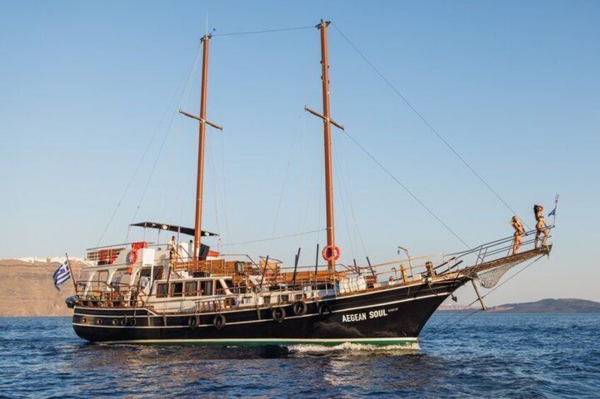Santorini Volcanic Islands Cruise: Volcano,Hot Springs,Thirassia and Oia Sunset 2