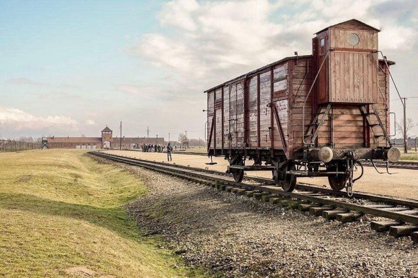 Guided Tour Krakow to Auschwitz-Birkenau with pickup options 2