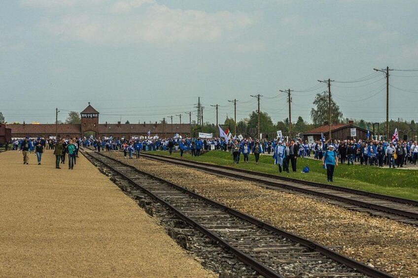 Auschwitz-Birkenau Tour with Official Guide & pickup options 2