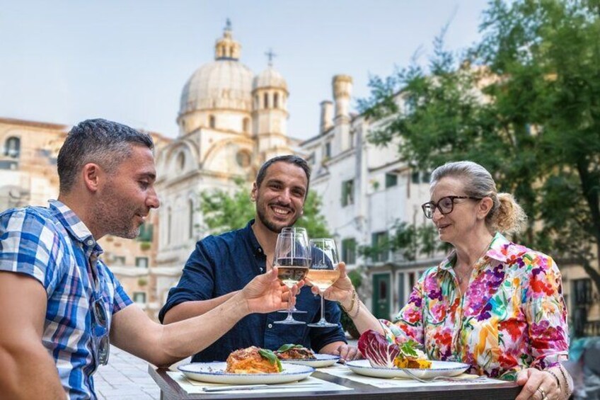 Venice Evening Food Tour: Bites, Drinks & Sit-Down Dinner 1