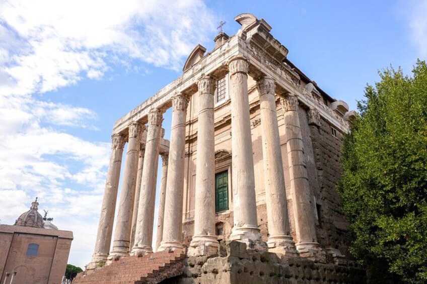 Step into the past inside the Roman Forum, where ancient buildings reveal the secrets of Rome’s glory. 3