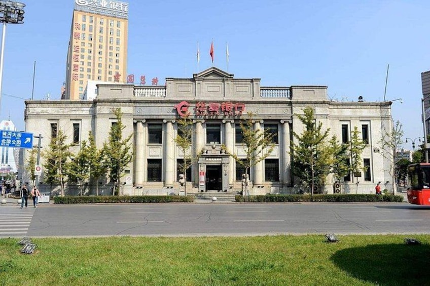 A large, classical building with columns and a flag on top. 2