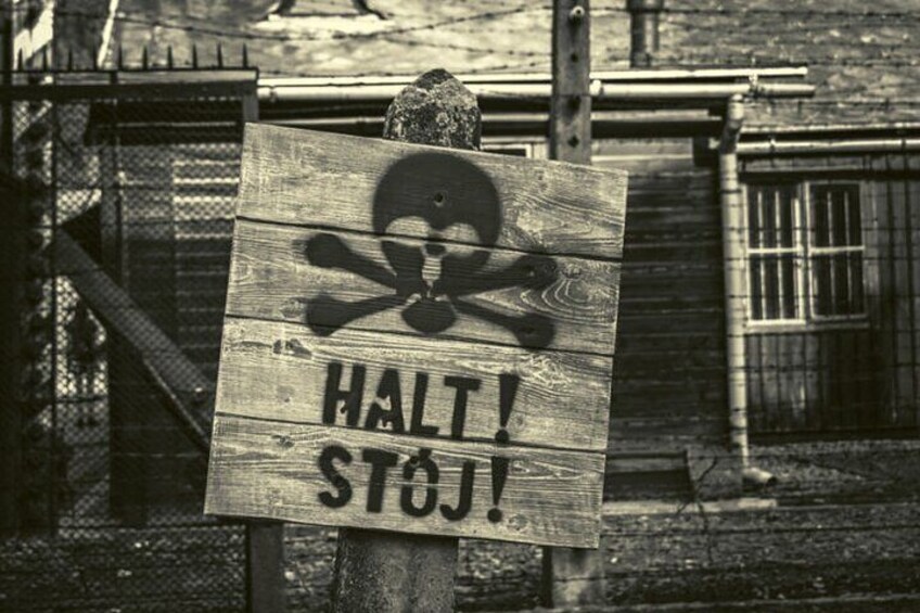 A wooden sign with a skull and crossbones symbol and the words "HALT! STOJ!" 5