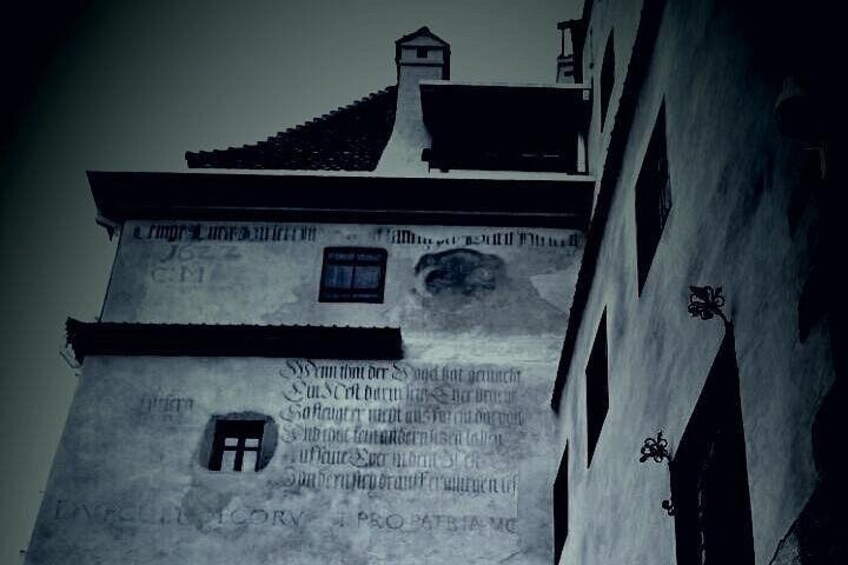 Entrance to Bran Castle with text from 1622, discover what the message is... 4