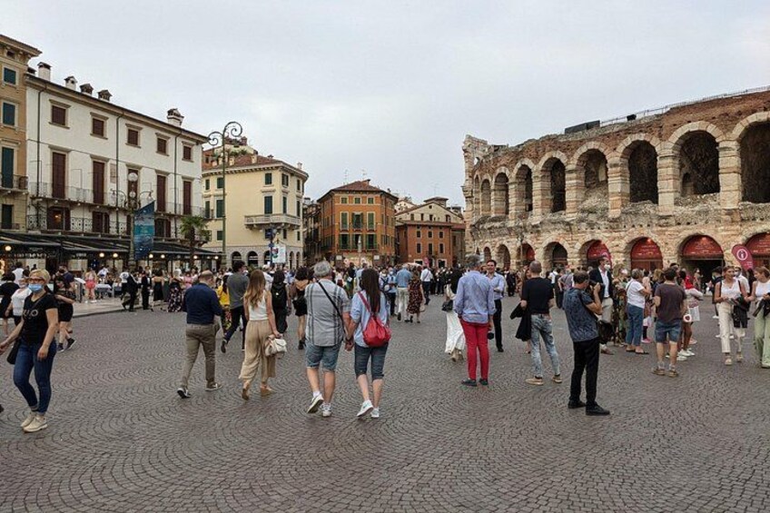 Piazza Bra and the Arena in summer time, Likegarda tours 2
