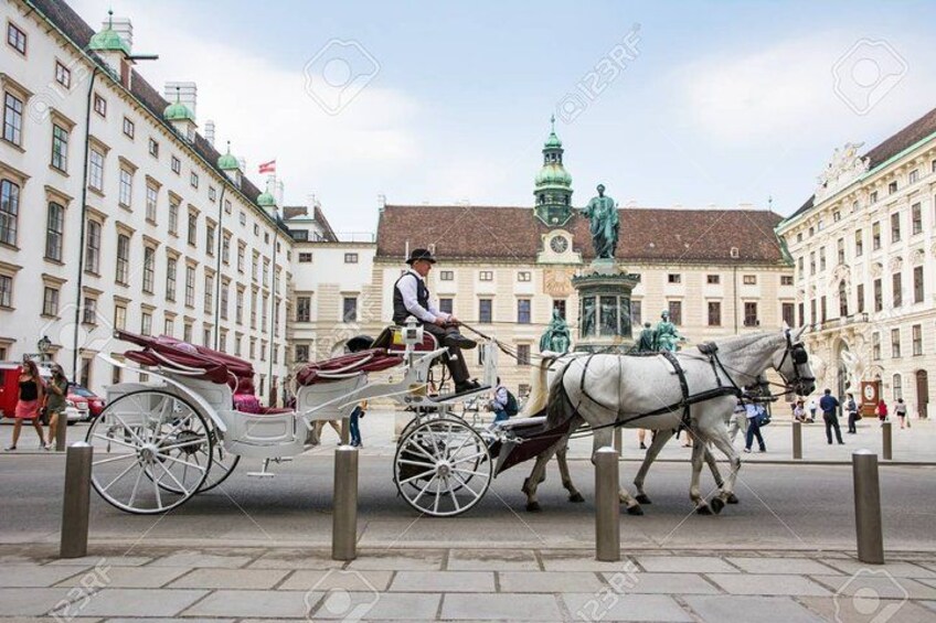 Private One-Way Sightseeing Transfer from Prague to Vienna via Cesky Krumlov 2