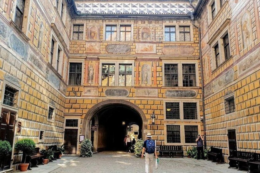 Private One-Way Sightseeing Transfer from Hallstatt to Prague via Cesky Krumlov 3