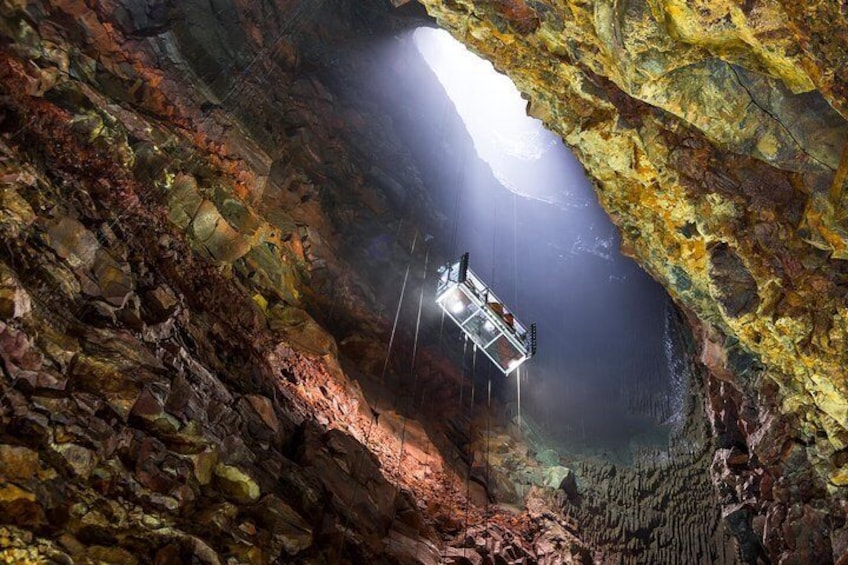 Eine Höhle mit einem hängenden Gang. 5