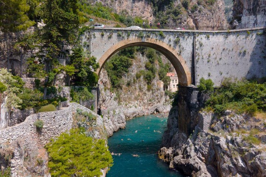 Positano: Amalfi Coast Small-Group Boat Tour with Swim and Drinks 2