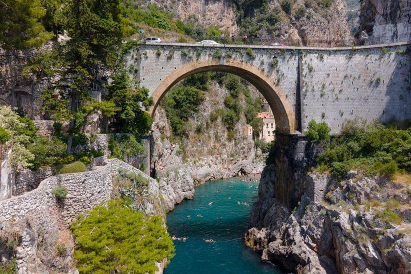 Positano: Amalfi Coast Small-Group Boat Tour with Swim and Drinks 2