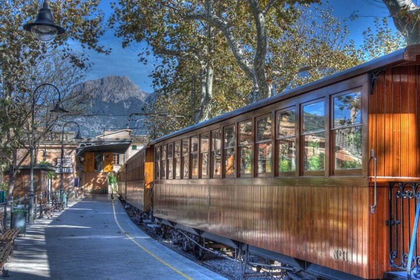 Sierra Tramuntana: Mountain Tops and Cosy Villages 1