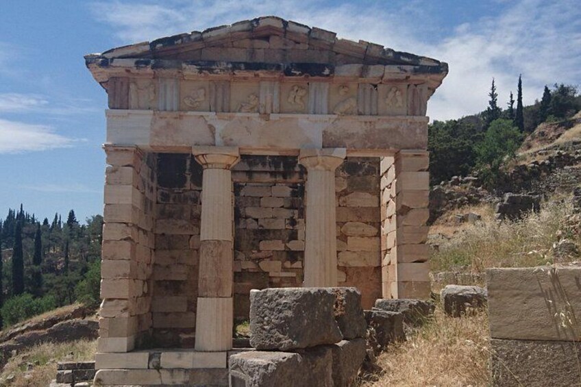 2-Day Tour to Delphi & Meteora with Guide and Tickets From Athens 2