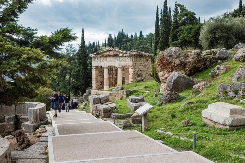 Old temple structures and murals along a path at the archaological site of Delphi show visitors how ancient times might have felt like. 5