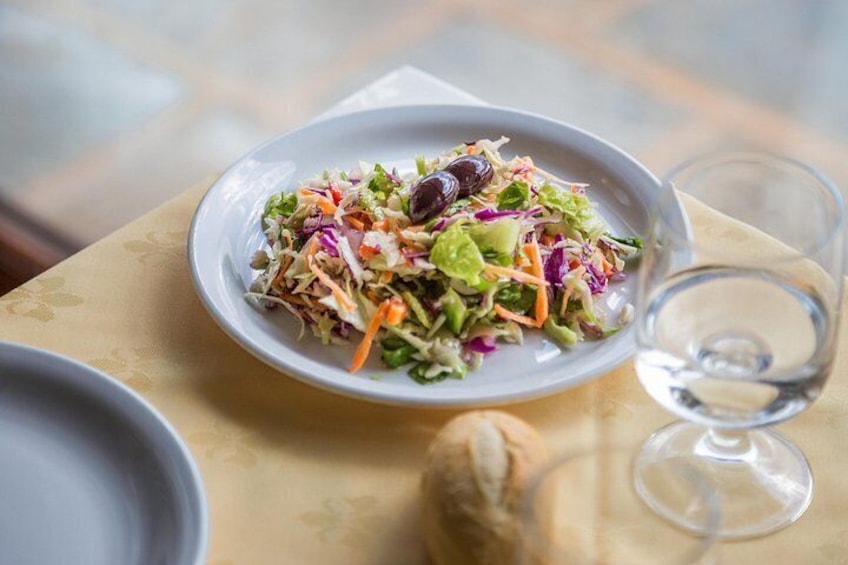 Just minutes away from the archaeological site of Delphi, the Amalia Hotel serves a la carte lunch with tastes from Greek cuisine. 2