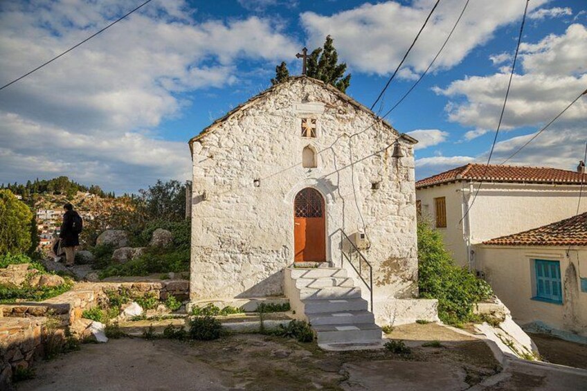 Sightseeing around the island of Poros. 4