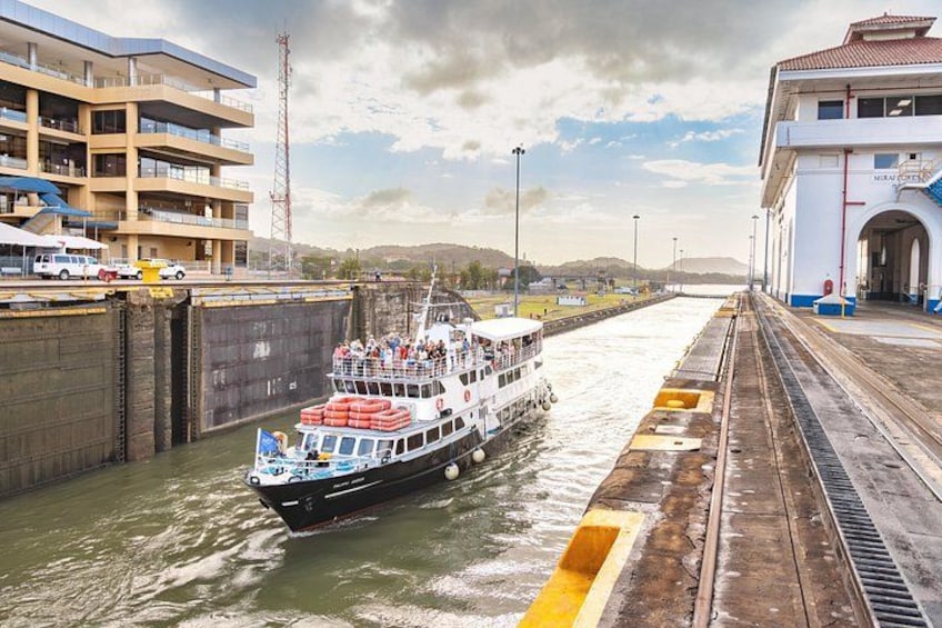 Panama Canal Partial Transit - Official Operator 1