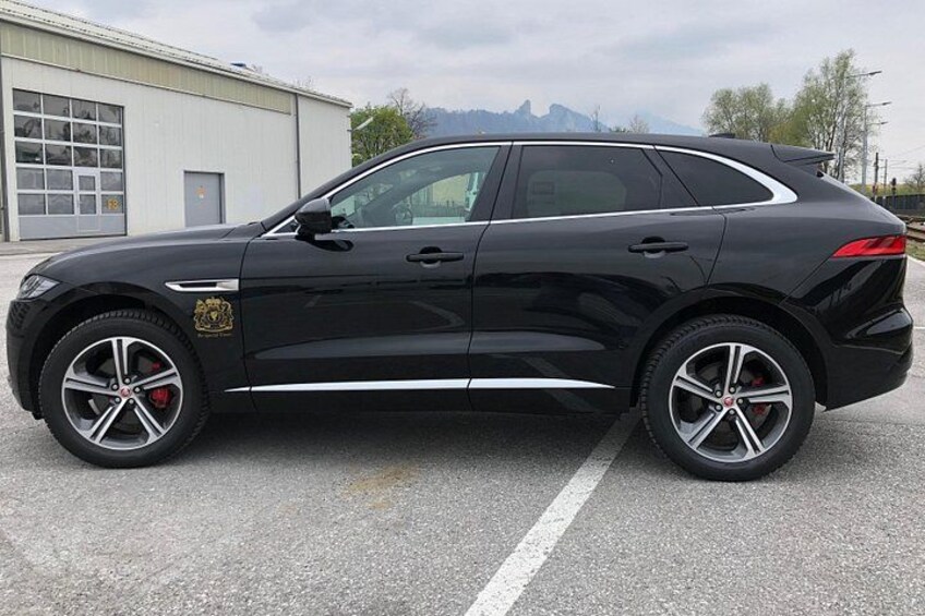 our SUV limousine - F-Pace 5