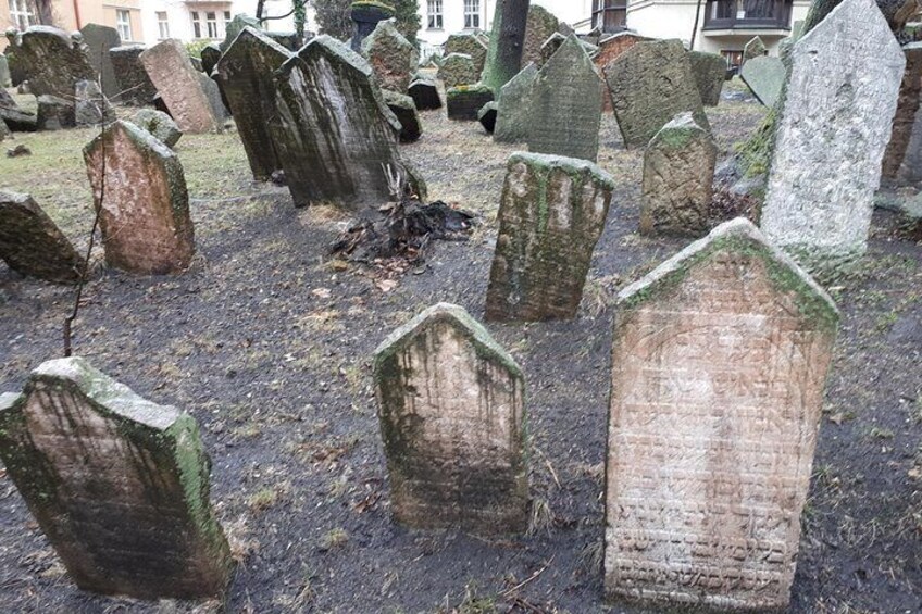 Centuries old graves keep moving people's hearts 2
