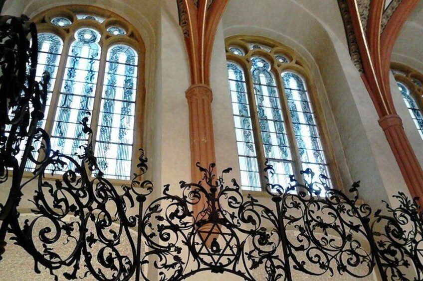 A synagogue from 1500s which now houses the largest monument to Jewish victims of Nazism from our country 3