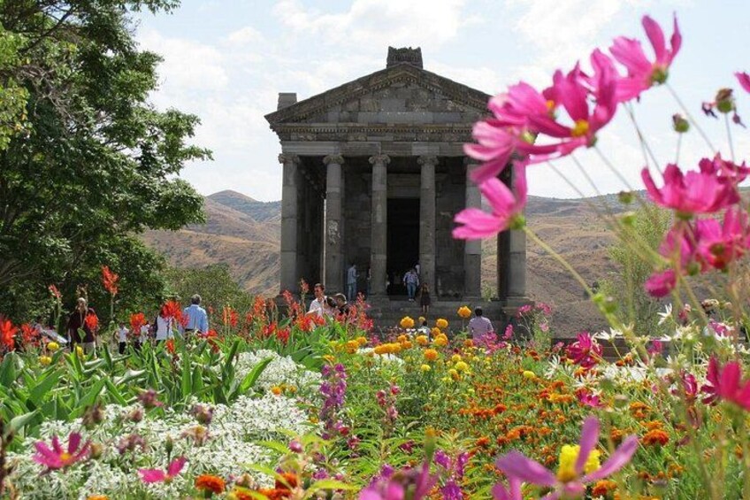 Garni templehttps://media-cdn.tripadvisor.com/media/attractions-splice-spp-720x480/06/88/c6/02.jpg 3