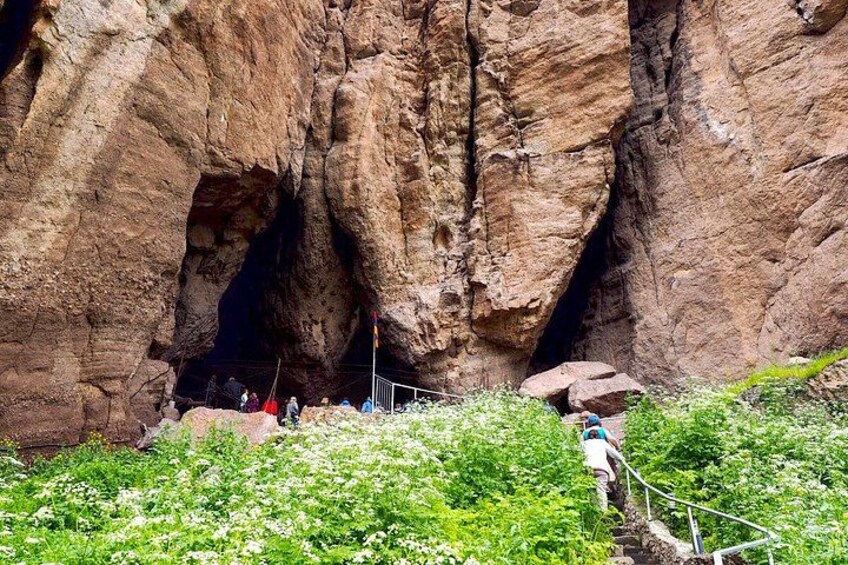 Private tour to Khor Virap, Noravank, ancient Birds-Cave, Hin Areni wine factory 3
