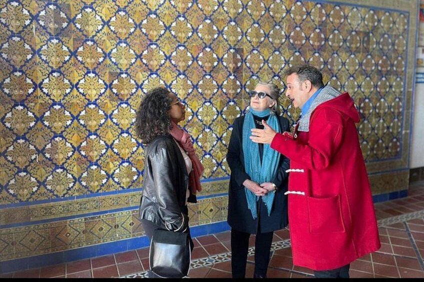 Today our colleague and partner Pepe Pallares was guiding Mrs Hillary Clinton and the USA Ambassador in Madrid, Julissa Reynoso, through our Real Alcazar. A great honor to be able to attend them 2