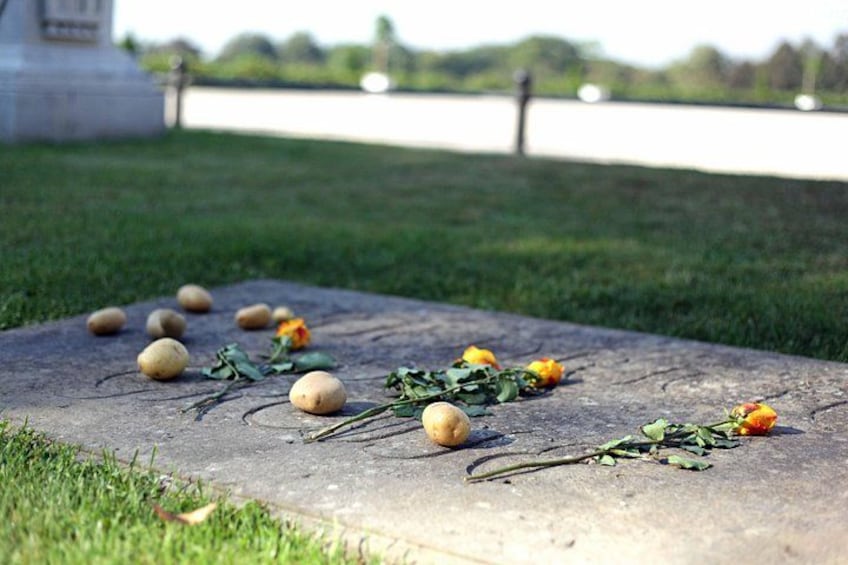 Visit Frederick the Great's gave (and bring him a potato) 5
