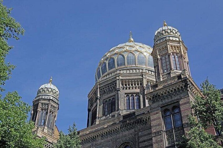 Learn how the New Synagogue surived "Kristallnacht" 3