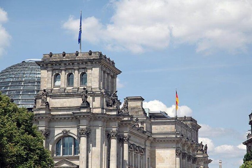Hear how the Battle of Berlin came to an end at the Reichstag 2