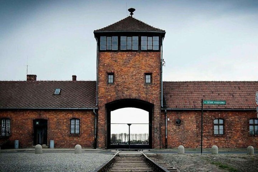 Auschwitz Birkenau: Live-Guided Tour with Transportation and Hotel Pickup 3