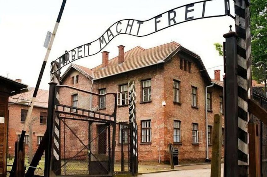 Auschwitz Birkenau: Live-Guided Tour with Transportation and Hotel Pickup 5