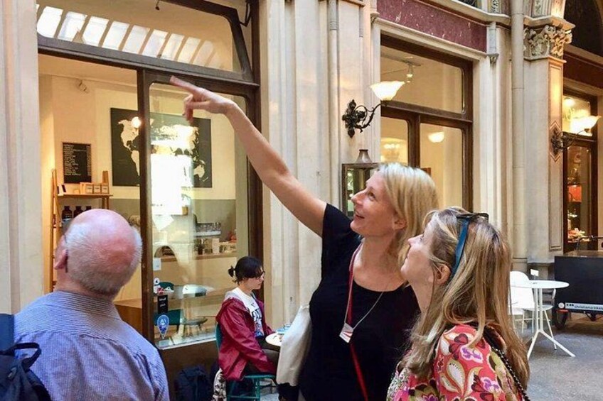 A person pointing at a shop window. 1