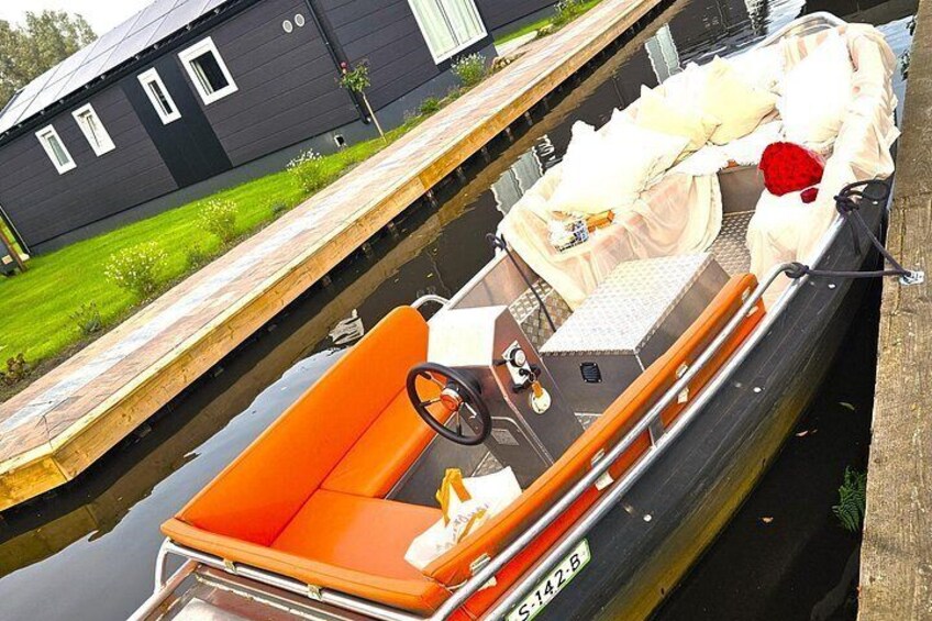 We decorate your 'love boat' for special occasions. 5